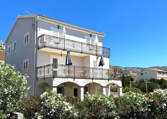 Pensión Nml Orebić